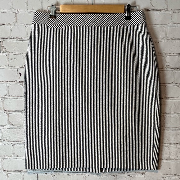 NWT J. Crew Seersucker Pencil Skirt - Picture 3 of 11